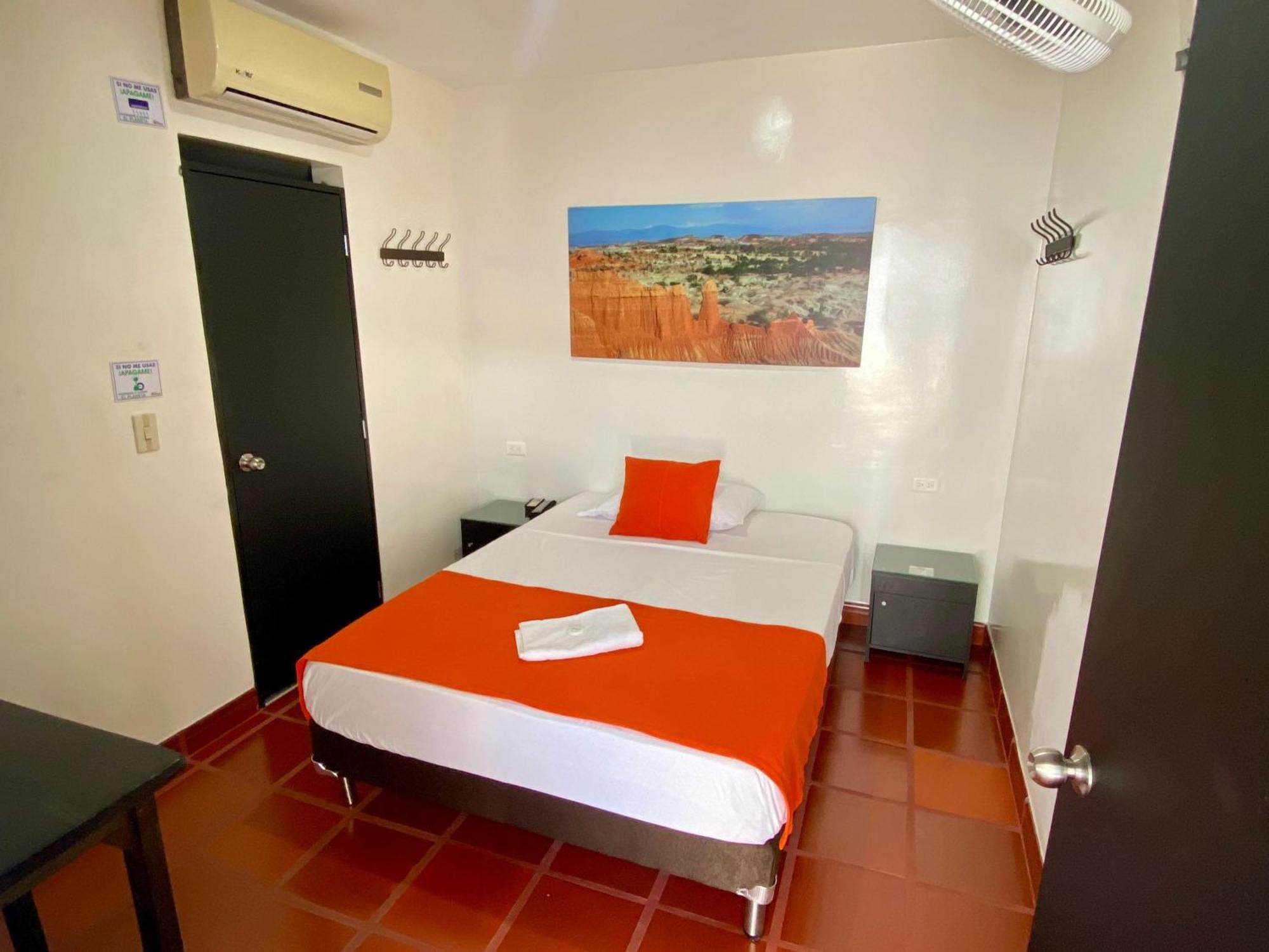 Hotel Villa Paraiso Villavieja Eksteriør billede